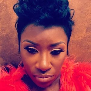 Meet your Posher, Chadine